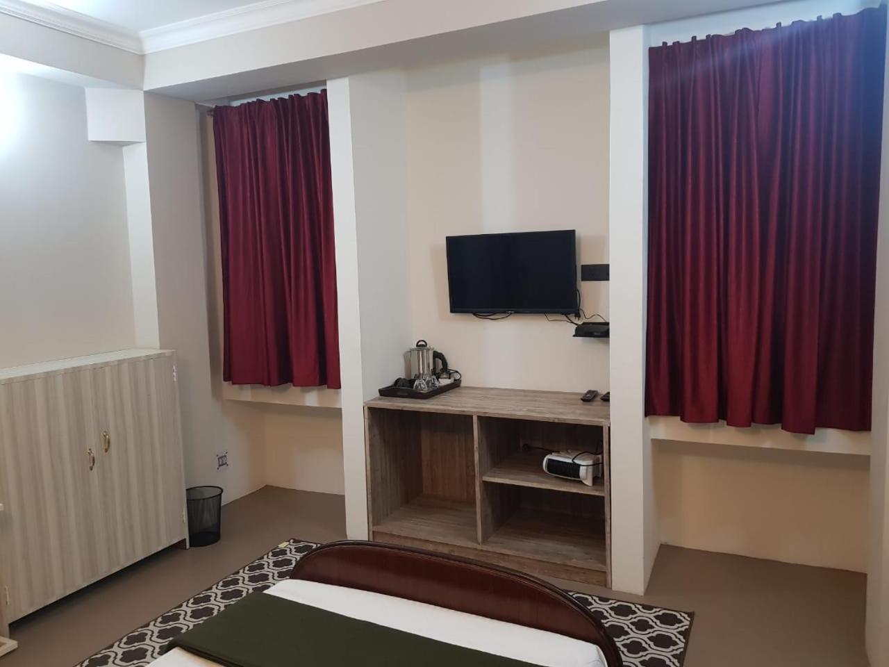 Rockski Boutique Bed & Breakfast Шилонг Екстериор снимка