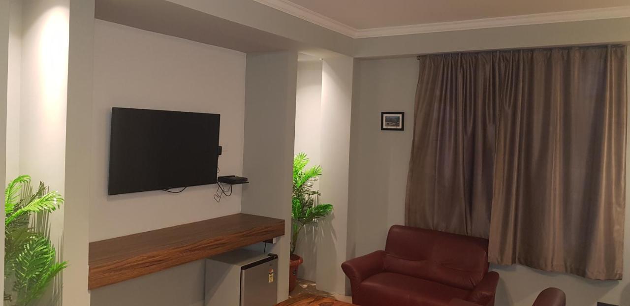 Rockski Boutique Bed & Breakfast Шилонг Екстериор снимка